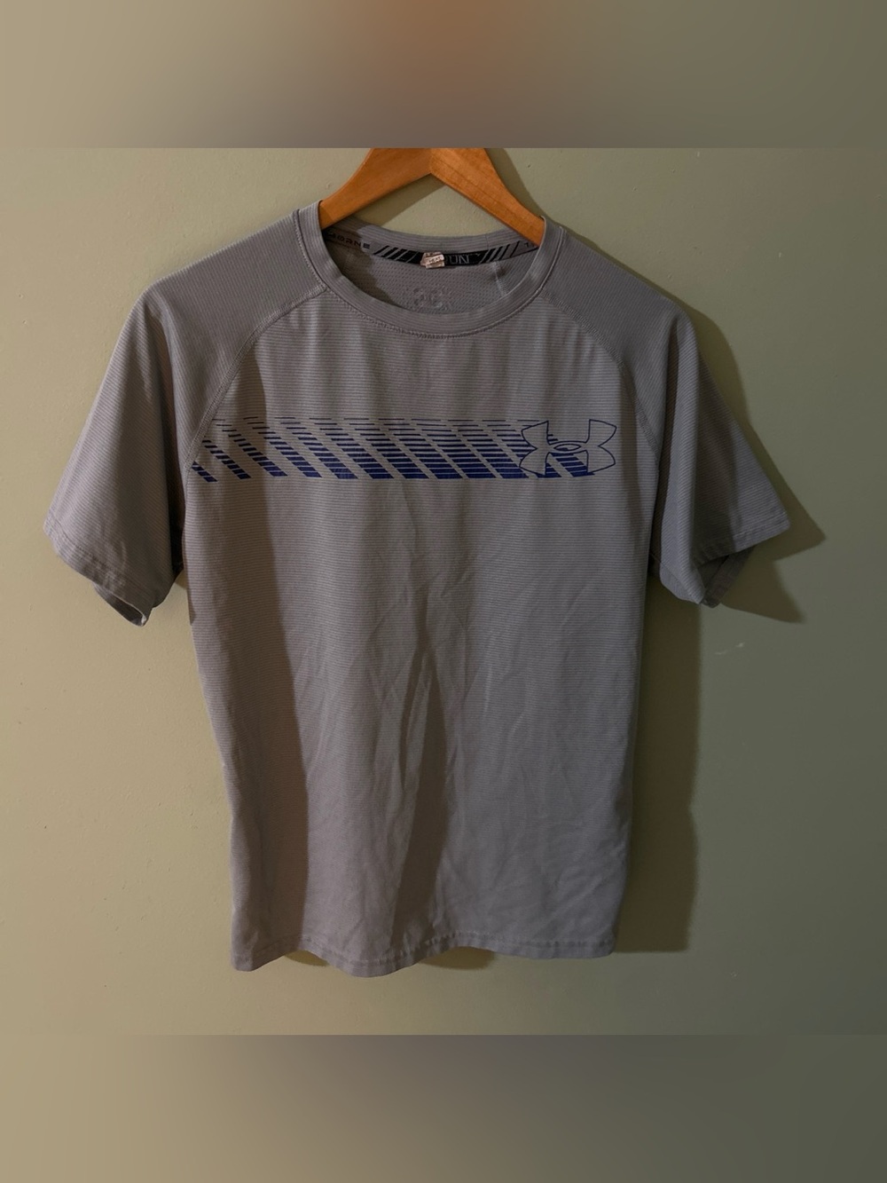 Under Armour Light Gray Short Sleeve Performance Tee with Navy Graphic